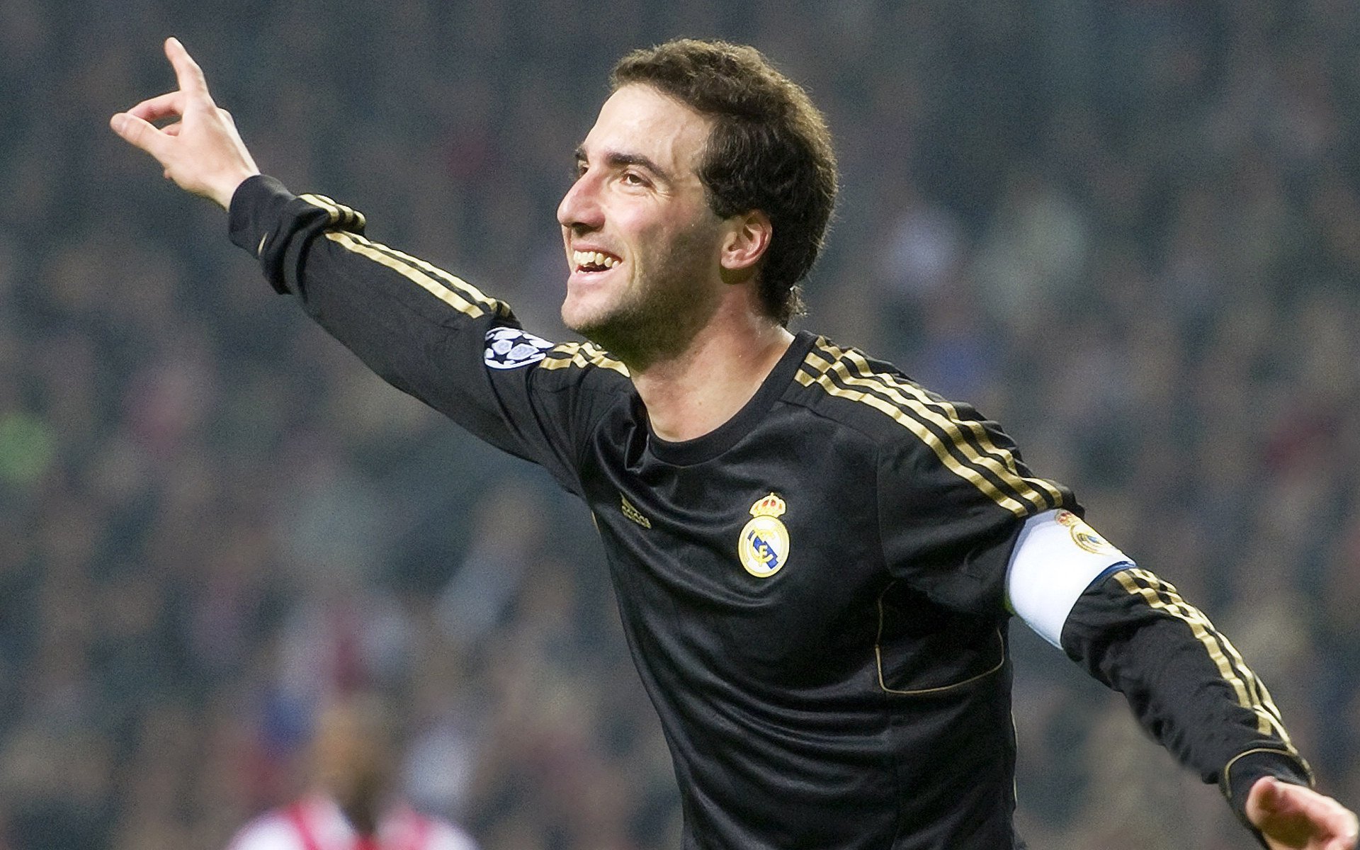 足球明星表现抢眼，引来球迷关注，足球明星合集